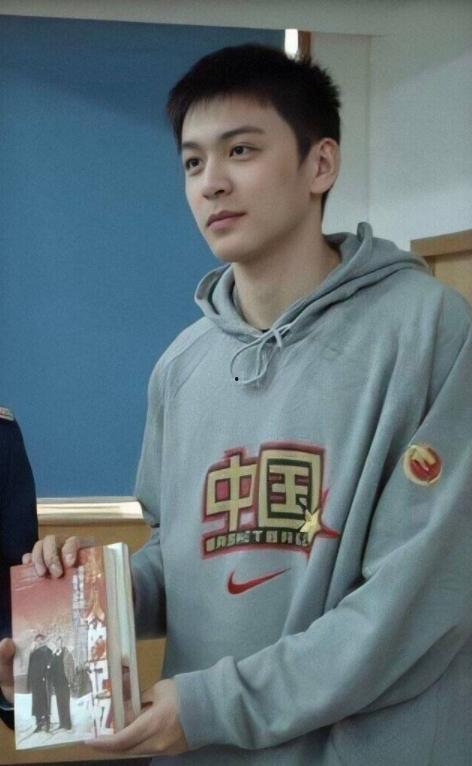 娱乐吃瓜酱帅哥视频,揭秘帅哥视频背后的故事